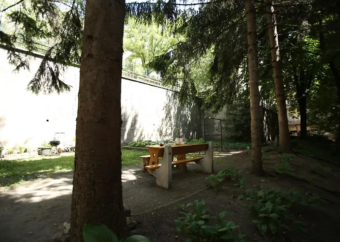 Castle Courtyard Hideaway